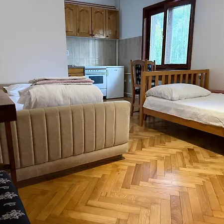 Konukevi And Vicko Brzeće